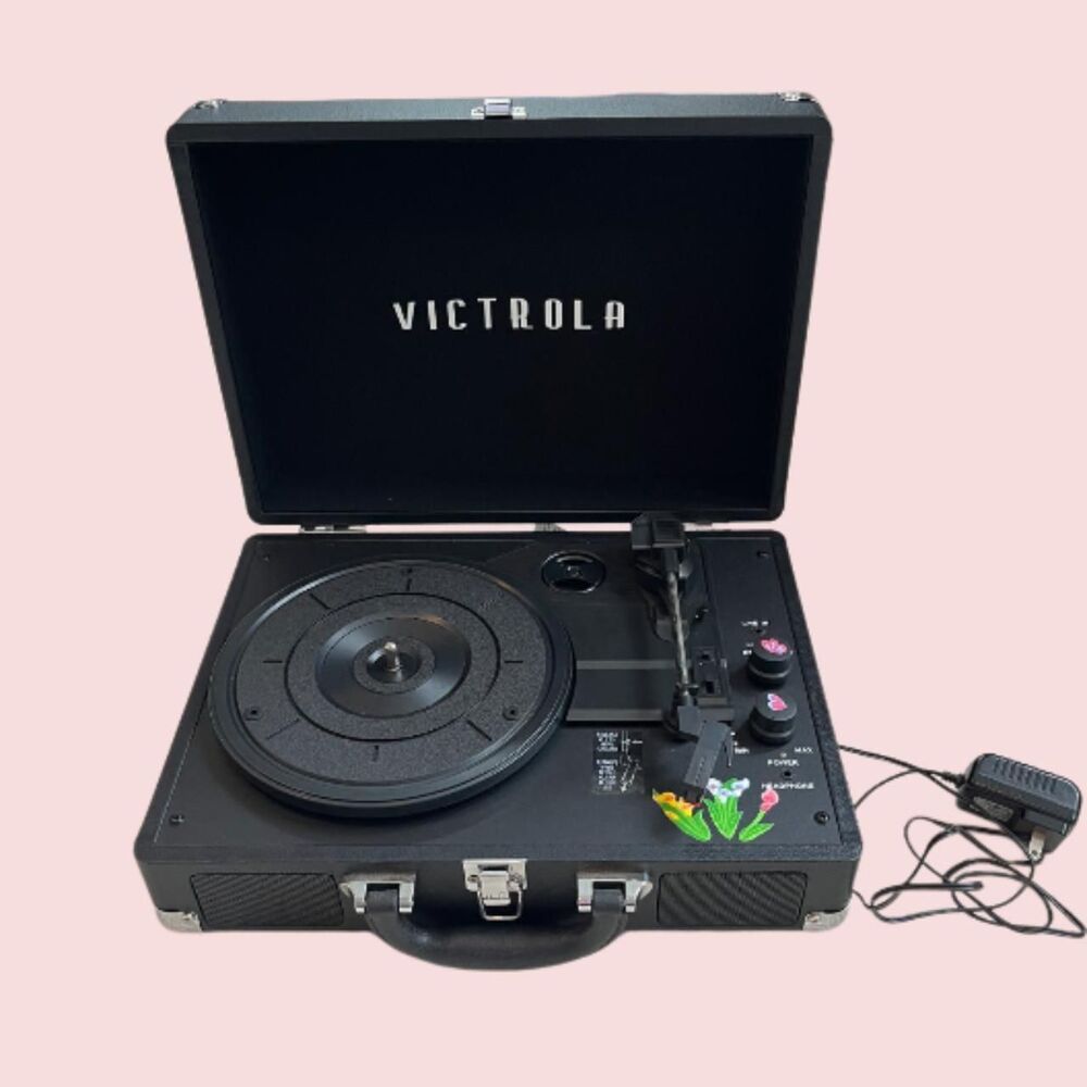 VICTROLA RECORD PLAYER